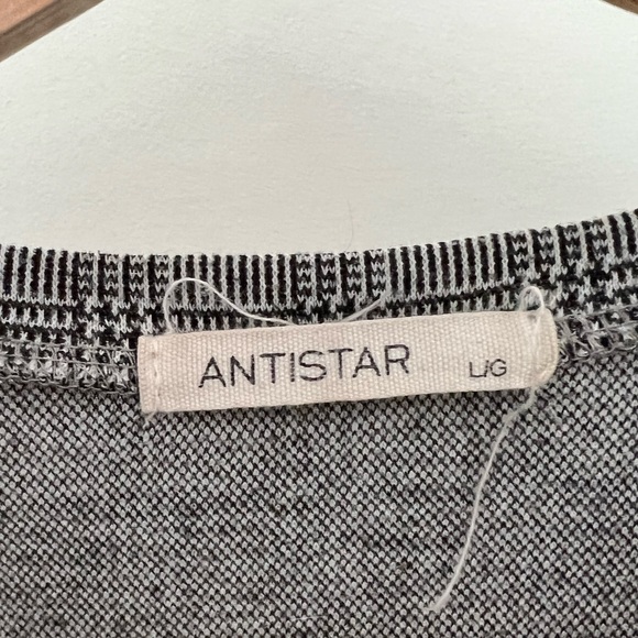 woven design t shirt dress in grey (black and white) - Picture 3 of 3